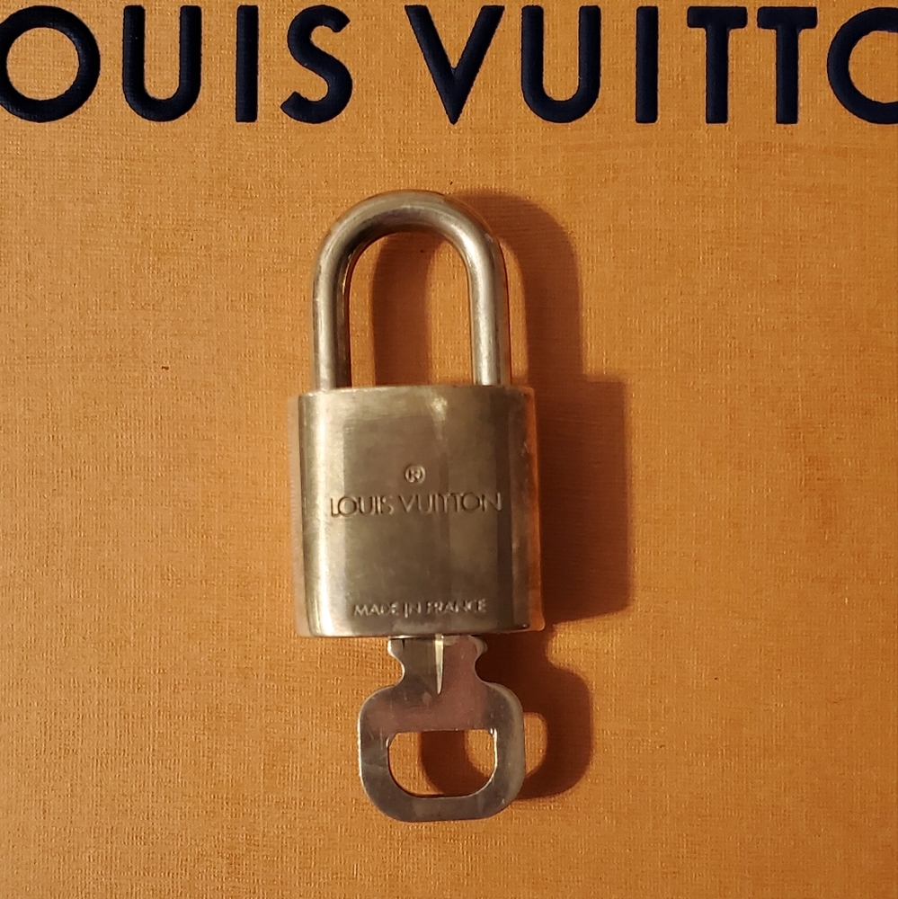 Auth Louis Vuitton Lock & Key Set - Picture 3 of 3